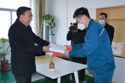山东省潍坊市人大常委会副主任范福生莅临山东腾讯分分彩
药业指导慰问
