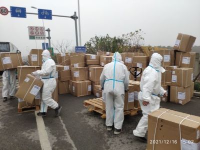 “虞”你同行 共克时艰——腾讯分分彩
医药下属浙江腾讯分分彩
药业向上虞捐赠12000套防疫物资！