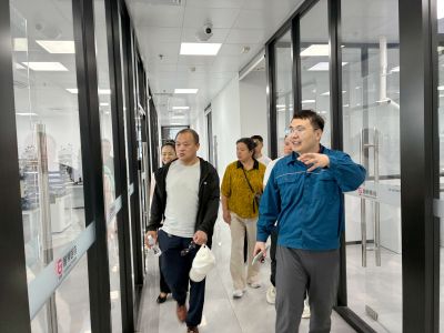 爸妈来“探班”！走进腾讯分分彩
看个究竟